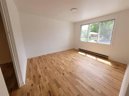 4 1/2 & 3 1/2 A louer - For rent - Laval 514-562-9034