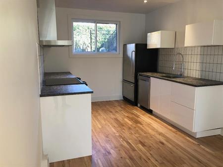 Studio contemporain à louer, chauffé incluant 5 électros.