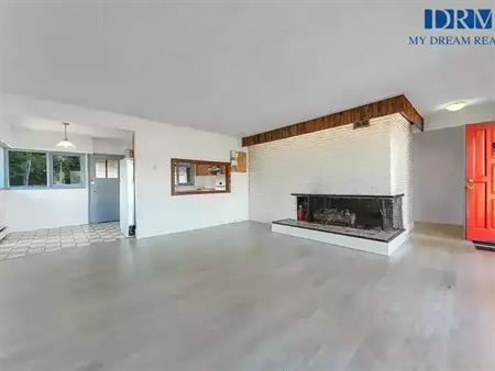 D218 - Bright & Spacious 4-Bedroom Home Steps from Crescent Beach! | 3068 McBride Avenue, Surrey