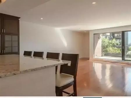 Golden Square Mile Exquisite Unit | 1515 Avenue du Docteur-Penfield, Montreal