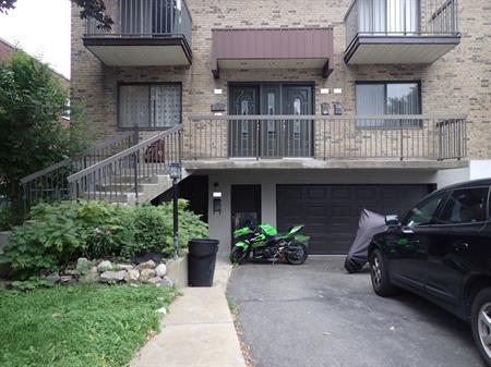Grand 3 ½ Disponible Maintenant 1150$/mo