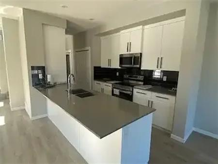 3 Bed / 2.5 Bath SW Single Family Home with Detached Double Garage | 556 35 Street Southwest, Edmonton