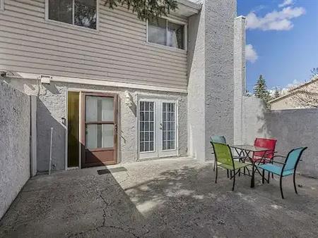 3 Bedroom Condo for Rent in Glamorgan – Close to MRU, Parks & Shopping, $1900/mo | 4915 45 Street Southwest, Calgary