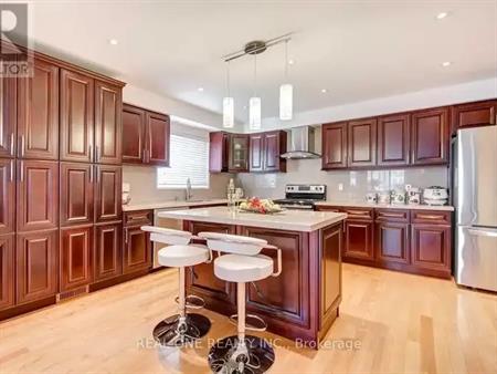 153 YORKLAND STREET | 153 YORKLAND STREET, Richmond Hill