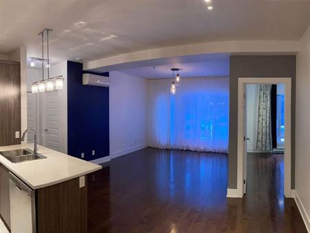 Condo 4 ½ Terrasse Privée, Semi-Meublé,