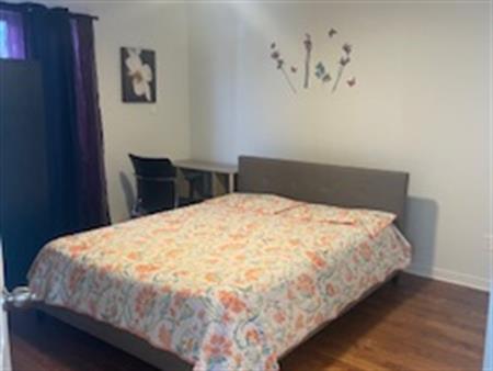 Chambre à Louer / Room For Rent