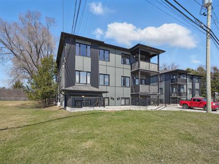 Grand 2 Ch. - Gatineau - Chiens Accetés