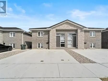 34 MAPLE | 34 MAPLE, Kingsville