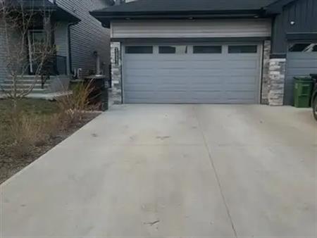 A 3 bedroom House | 2.5 Bath with a Double car garage & Fenced backyard. | 7257 Chivers Place Southwest, Edmonton