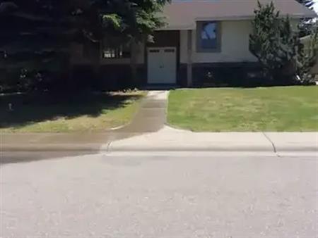 Beautiful Bi-Level in Parkland | 935 Parkwood Way SE, Calgary