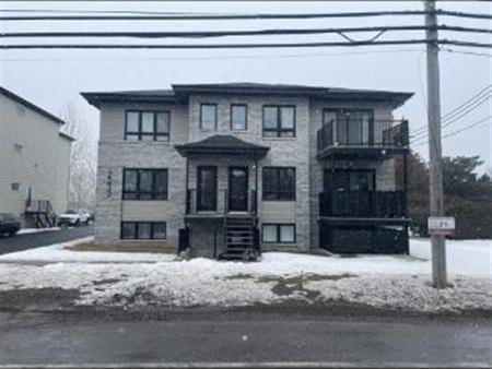Appartement 6 1/2 à louer pour 1er juillet