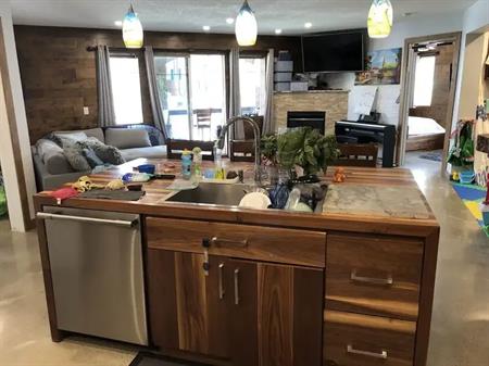 Modern Fully Renoed 2 bedroom Executive Suite in Marda Loop Condo | 121 - 1811 34 Avenue Southwest, Calgary