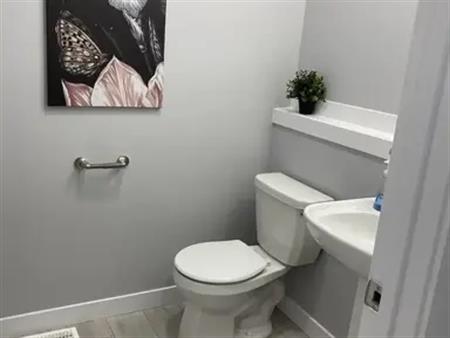 Duplex with extra large yard. Laundry on 2nd floor, large bdrms ,master ensuite, | 4044 Kinsella Way Southwest, Edmonton