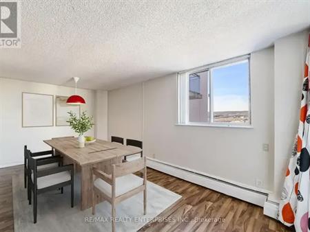 1402 - 975 WARWICK COURT | 1402 - 975 WARWICK COURT, Burlington