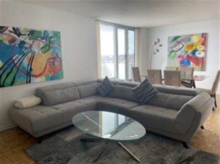 Superbe Condo 2 Chambres Près Du Centre-