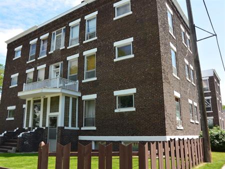 Modern | 2175 Robinson St., Regina