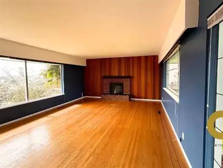 Spacious 3 Bed 2 Bath House in North Burnaby | 5870 Kitchener Street, Burnaby
