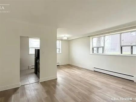 001-1227 Lakeshore Rd E, Mississauga, Ontario L5E 1G2 | 1227 Lakeshore Road East, Mississauga