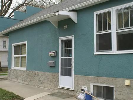 **Shared accommodation**Great walk to U of A bsmt suite renovated bathroom | Edmonton