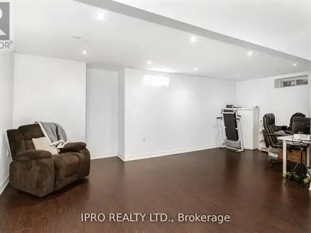 795 HOWDEN CRESCENT | 795 HOWDEN CRESCENT, Milton