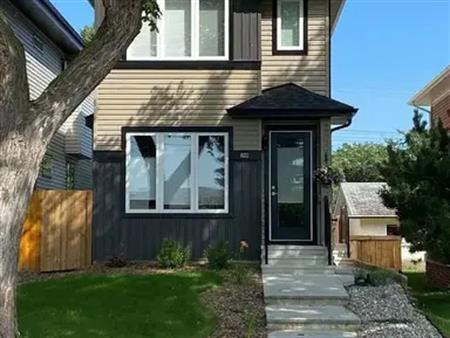 Gorgeous 4 bedroom, modern master suite, right on the river valley w/ Air Con! | 4622 113 Ave NW, Edmonton