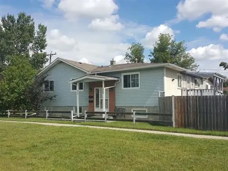 4 Bedroom | 2 Bathroom - Main Floor House | 6139 33 Ave NW, Calgary