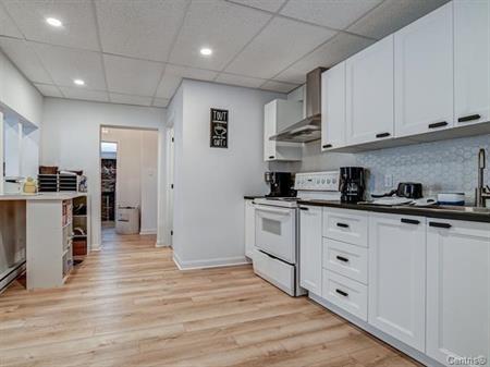 Grand 4 1/2 à louer a st hyacinthe centre ville avec stationement