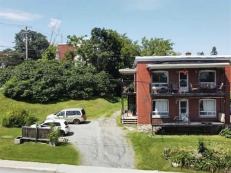 Rez-de-chaussée à Sherbrooke