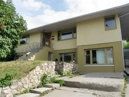 PARKDALE Hillside Upper Unit NEXT TO FOOTHILLS HOSPITAL | 3540 8 Ave NW, Calgary