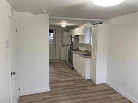 3 ½ RÉNOVÉ – HYDRO INCLUS – ÎLE-PERROT – DISPO IMMÉDIAT – 1 200 $ (Hydro + Stationnement + Électros / Parking + Appliances)