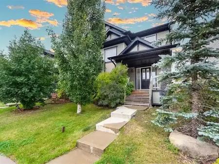 5-Bedroom Duplex in Panorama NW Calgary Location | Calgary