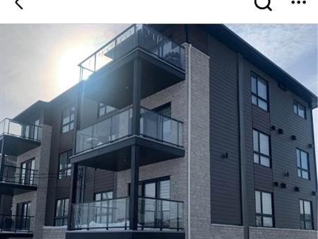 Logement 4 1/2 grand espace et lumineux