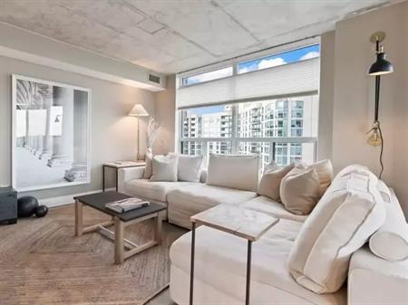 The Yacht Club Wonderful Condo! | 340 Watson Street West, Whitby