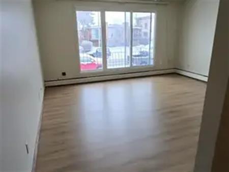 Condo close to Center Street | 125 12 Street Northeast, Calgary