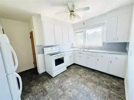 Bright and Spacious 1 Bedroom/1 Bath for RENT in Rossmere B | 305 Greene Avenue, Winnipeg