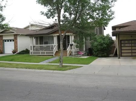 1200 SQ FT Main floor, 2 Bedroom plus Den, 2 full bath | Calgary