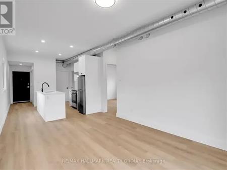 4 - 109 RUSSELL AVENUE | 4 - 109 RUSSELL AVENUE, Ottawa