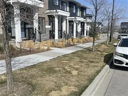 Beautiful and comfortable 3 Bedrooms Townhome in Crestmont SW. Calgary. | 37 Crestbrook Drive Southwest, Calgary