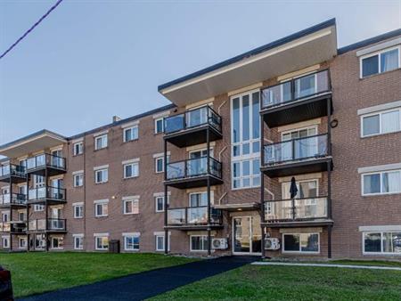 3 CH - 1 SDB - Québec - $1,870 /mo