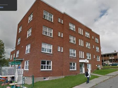 1 1/2 - Sherbrooke - 725 $/mois