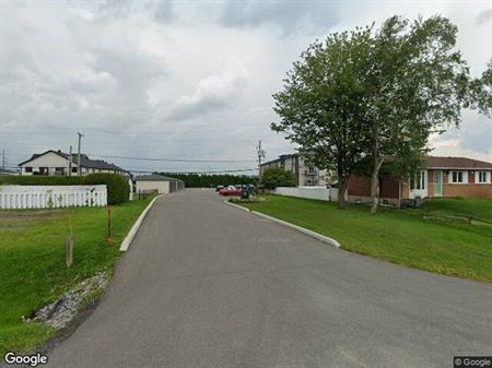 2 CH - 1 SDB - Saint-Paul - $1,030 /mo