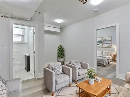 915 St Clair Ave W | 915 Saint Clair Avenue West, Toronto