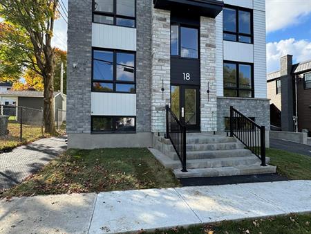 1 CH - 1 SDB - Sainte-Agathe-des-Monts - $1,325 /mo