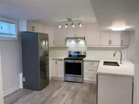 West Hamilton Mountain - Apartment for Rent, Available July 1 | 114 Warren Avenue, Hamilton