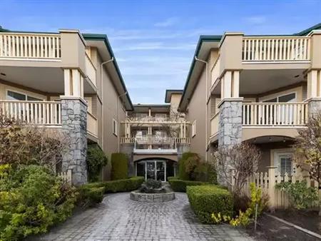 Beautifully Renovated 3 Bed/ 2 Bath Top Floor Apartment in Lower Lonsdale | 288 6th Street East, North Vancouver