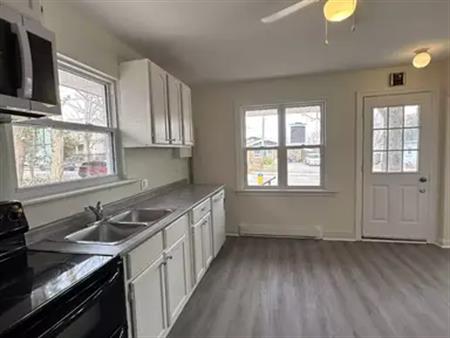 Bright 3 Bedroom Main-Floor For Rent in Quiet Area of Peterborough | 621 Stewart Street, Peterborough