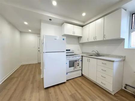 2696 Lake Shore Blvd. W., Suite 15 | 2696 Lake Shore Boulevard West, Etobicoke