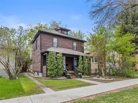 Charming Strathcona 1-Bedroom Suite | All Utilities + WiFi Included | Free Laundry + Parking Onsite | 10521 85 Avenue, Edmont