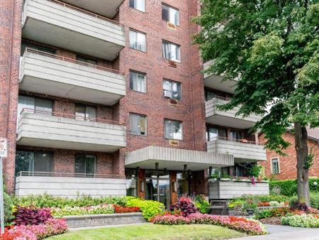 2 CH - 1 SDB - Côte Saint-Luc - $1,400 /mo