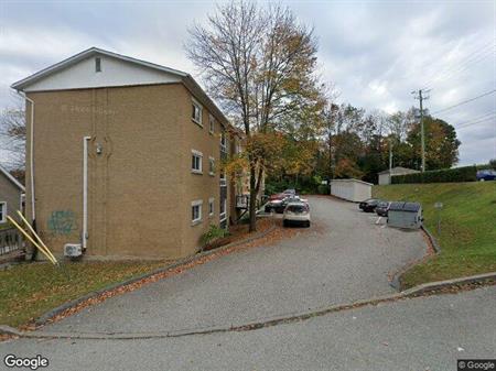 3 CH - 1 SDB - Sherbrooke - $1,540 /mo